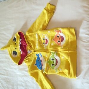 Nickelodeon baby shark size 18 month yellow hooded jacket with two pockets